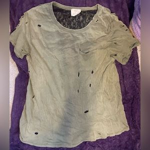 Army green distressed oversized tee W/ black lace underlay! 💚🖤